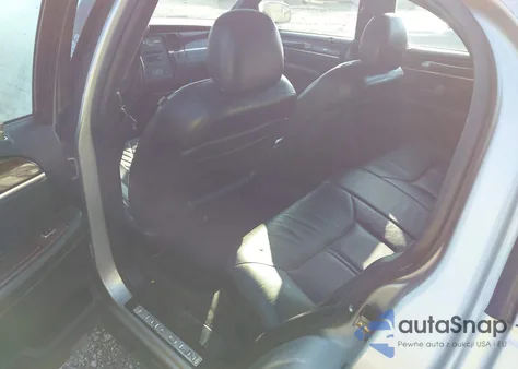 2005 Lincoln Town Car Signature Limited из США, поврежденный, VIN 1LNHM82W65Y668882